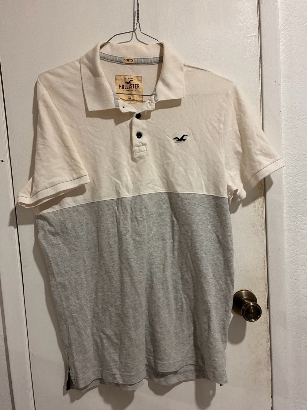 Hollister Men's Two-Tone Polo in Cream and Light Gray